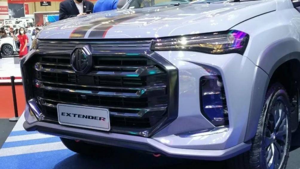 Cụm đèn pha LED phân tầng đặt dưới đèn LED ban ngày. Đèn pha dạng tự động, cụm đèn hậu LED độc đáo hình chữ C mới