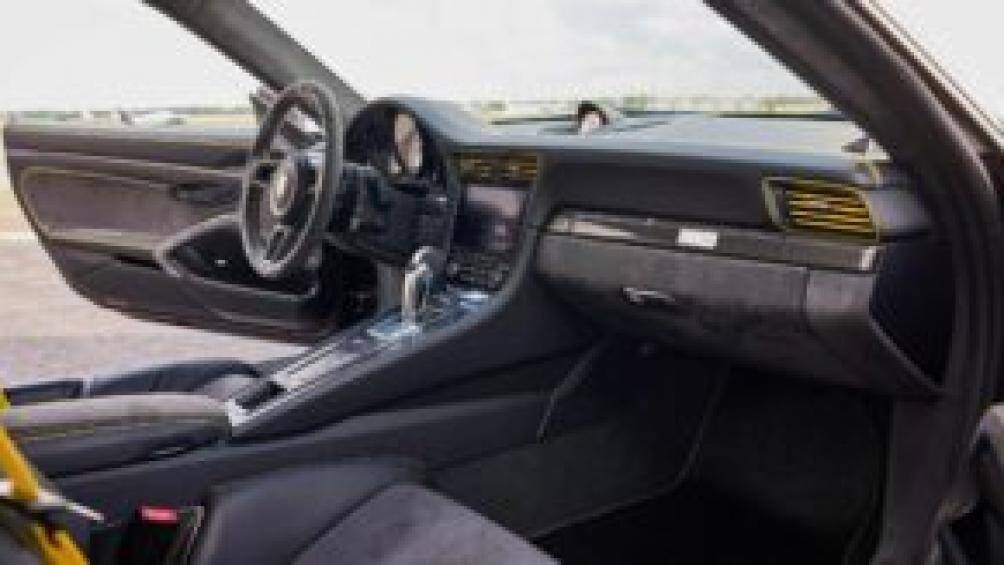 Chiếc Porsche 911 GT2 RS này mới đi được khoảng 6.760 km