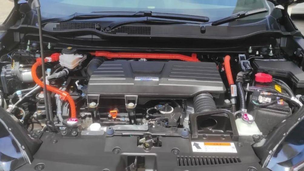 Đáng chú ý nhất trên Honda CR-V e:HEV 2022 là khối động cơ xăng 4 xi-lanh, dung tích 2.0L, sản sinh công suất 145 mã lực và mô-men xoắn cực đại 175 Nm