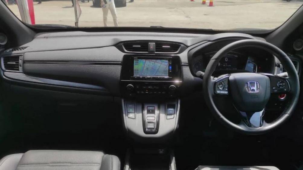 Gói công nghệ an toàn Honda Sensing gồm các tính năng như phanh giảm thiểu va chạm, cảnh báo va chạm phía trước, cảnh báo lệch làn đường...