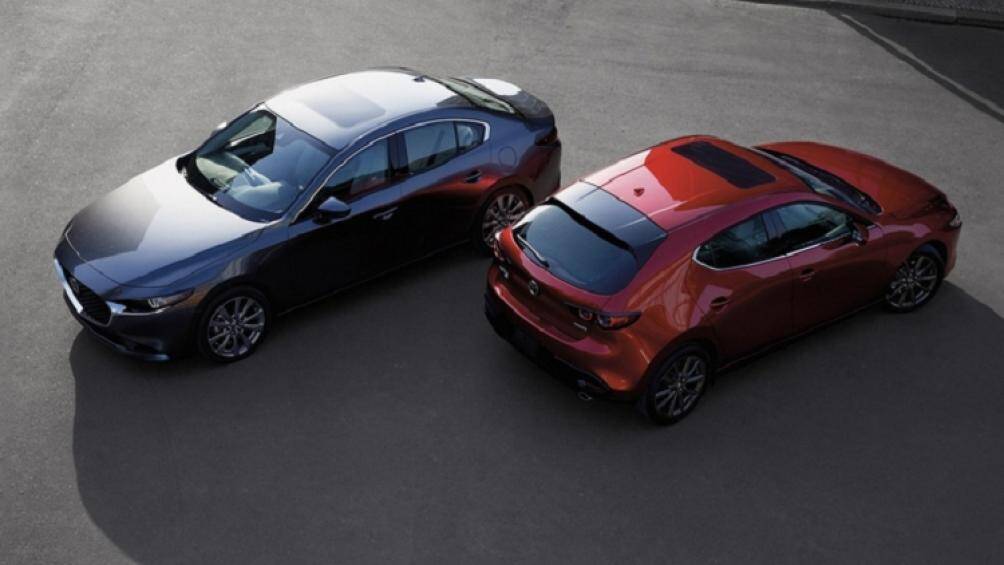 Mức giá xe Mazda3 2023 bán ra khởi điểm từ 22.550 USD (khoảng 527,7 triệu đồng) với bản sedan và từ 23.550 USD (khoảng 551,1 triệu đồng) với hatchback