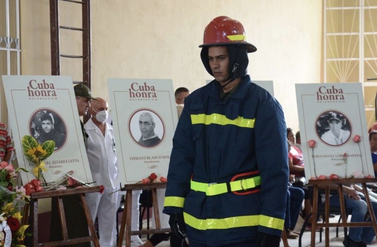 Thi h&agrave;i của những người l&iacute;nh đ&atilde; nằm xuống được đặt tại Bảo t&agrave;ng n&agrave;y tới 5 giờ chiều c&ugrave;ng ng&agrave;y (theo giờ địa phương) sau đ&oacute; được đưa qua những con phố ch&iacute;nh của Matanzas.