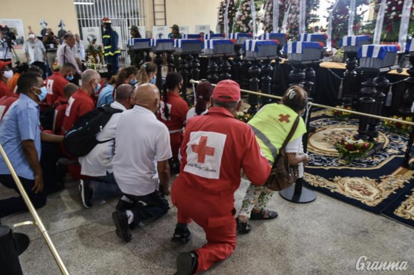 &ldquo;Cuba tiếc thương những người đ&atilde; hy sinh t&iacute;nh mạng trong cuộc chiến với &ldquo;giặc lửa&rdquo; tại Matanzas. Vinh quang bất diệt d&agrave;nh cho những người con của Tổ quốc!&rdquo; - Chủ tịch Cuba Miguel D&iacute;az-Canel x&uacute;c động n&oacute;i.