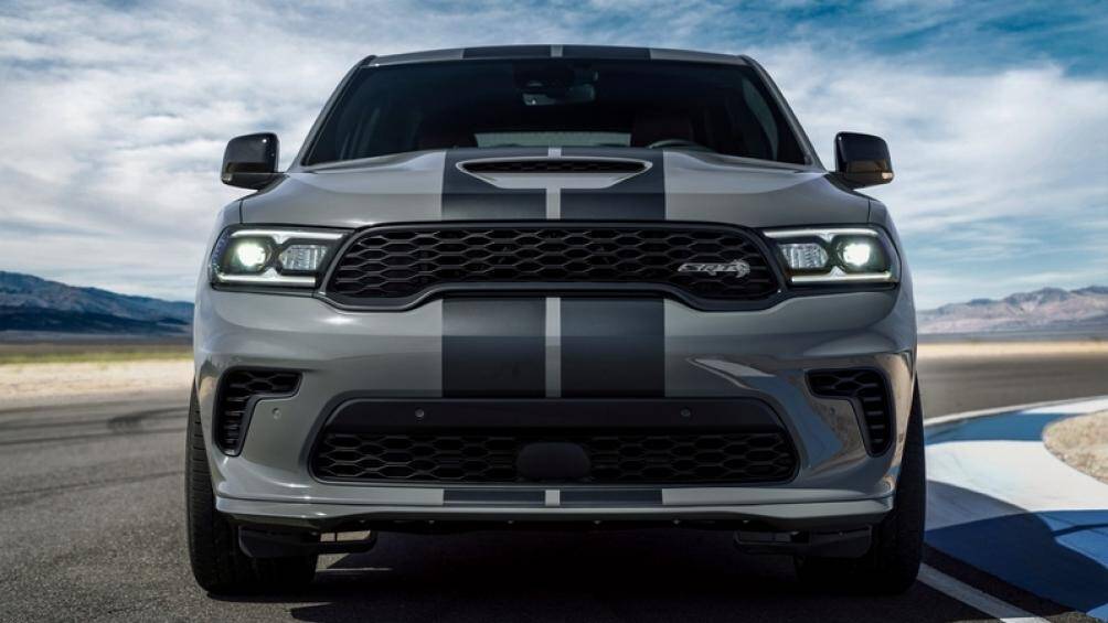 Khách hàng có thể đặt mua Durango SRT Hellcat 2023 với 2 tùy chọn biến thể là Plus và Premium từ tháng 9 này