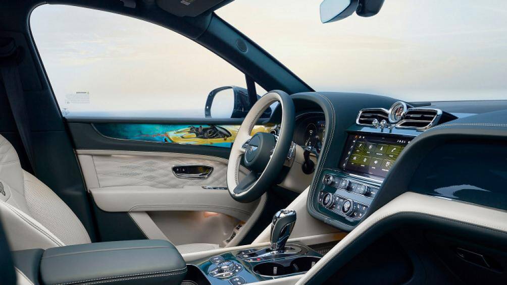 Các tác phẩm nghệ thuật đã được Piers Dowell và Lewis Warby tái tạo trên ván gỗ