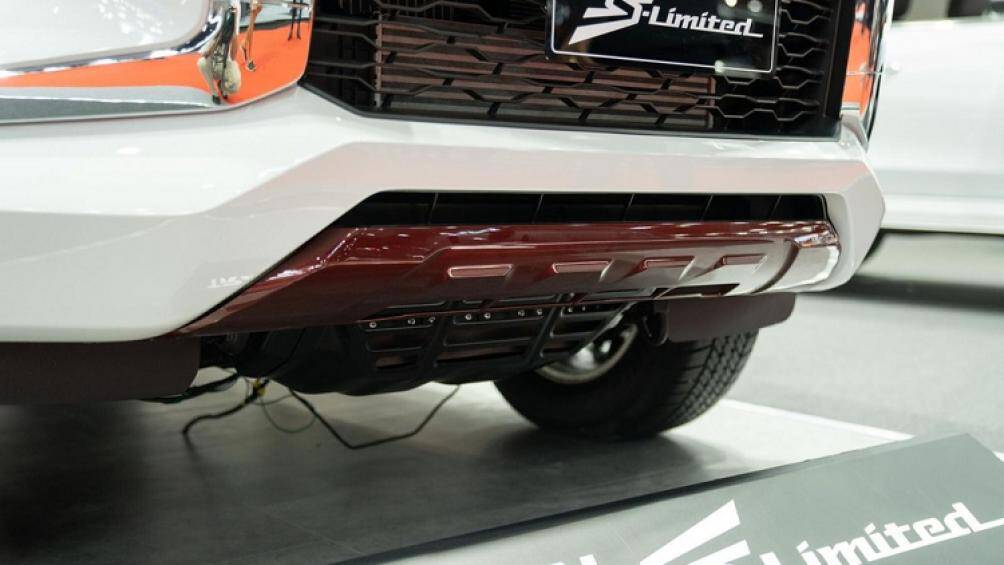 Các trang bị an toàn bao gồm: túi khí trước, hệ thống chống bó cứng phanh ABS, phân bổ lực phanh điện tử EBD, trợ lực phanh BA...