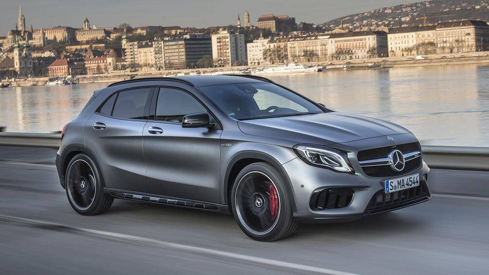 9. Mercedes-AMG GLA 45 (giá khởi điểm: 55.400 USD)