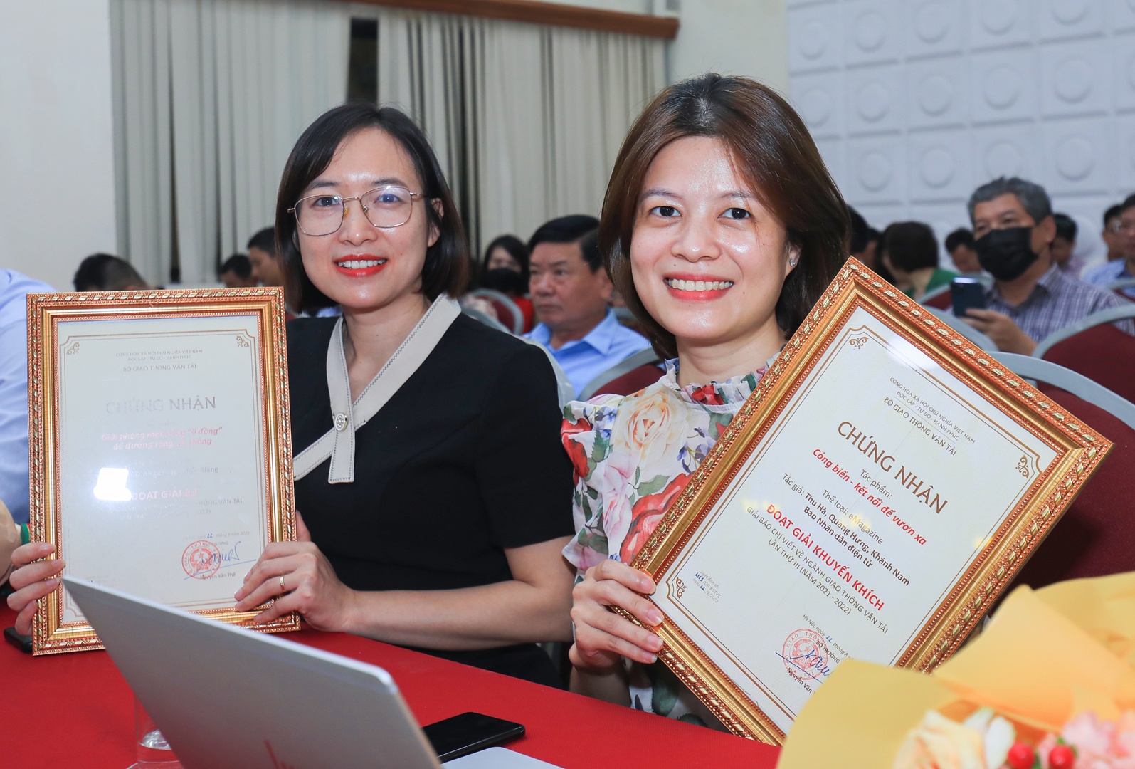 Các tác giả đoạt giải trong cuộc thi chia sẻ Giải đã tạo ra sự khích lệ những người làm Báo thực hiện công tác tuyên truyền về vai trò “đi trước mở đường” của ngành Giao thông