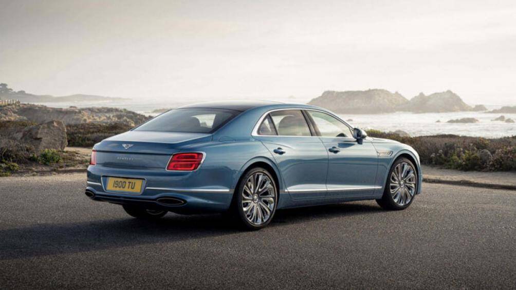 2. Bentley Flying Spur Mulliner (vận tốc tối đa: 333 km/h)