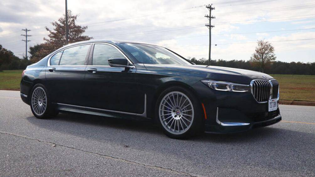 3. BMW Alpina B7 2022 (vận tốc tối đa: 330 km/h)