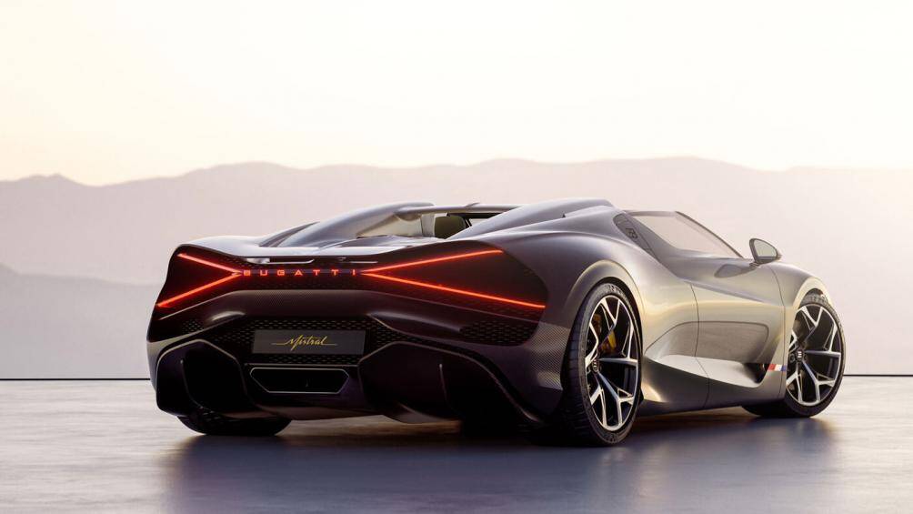 Được biết, cả 99 chiếc siêu xe Bugatti W16 Mistral đều đã được đặt hàng dù mỗi chiếc có giá lên tới 4,973 triệu USD (114 tỷ đồng)