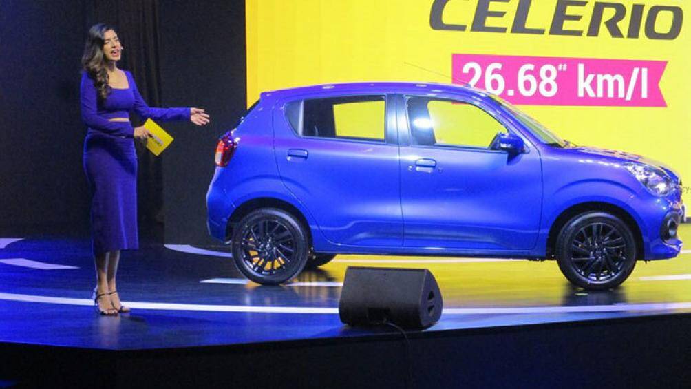 Ở bên sườn, mẫu xe hatchback đô thị này được trang bị tay nắm cửa sau nằm trên cửa thay vì ở cột C như cũ