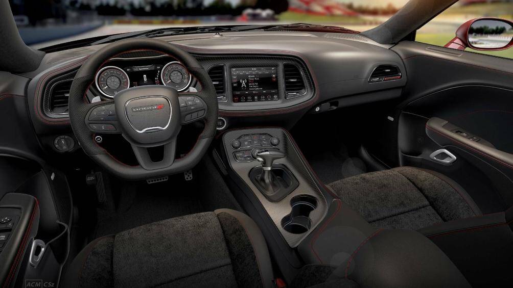 Nội thất chiếc xe mang tông màu đen chủ đạo, đi kèm với các đường chỉ màu đỏ tương phản