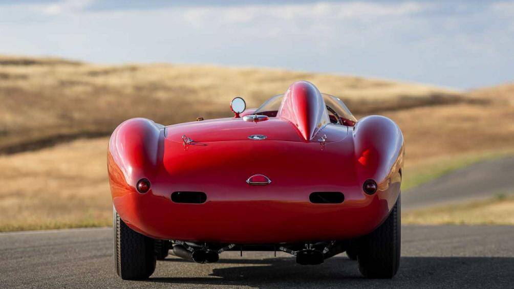 Thêm vào đó xe còn có ba bộ chế hòa khí Weber 46 DCF, đem tới tổng công suất ở mức khoảng 400 mã lực