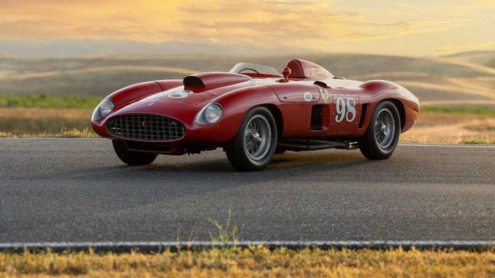 Từ năm 1956 đến năm 1958, chiếc xe này đã tham gia gần 40 cuộc đua, trong đó có 11 chiến thắng và 19 lần về đích