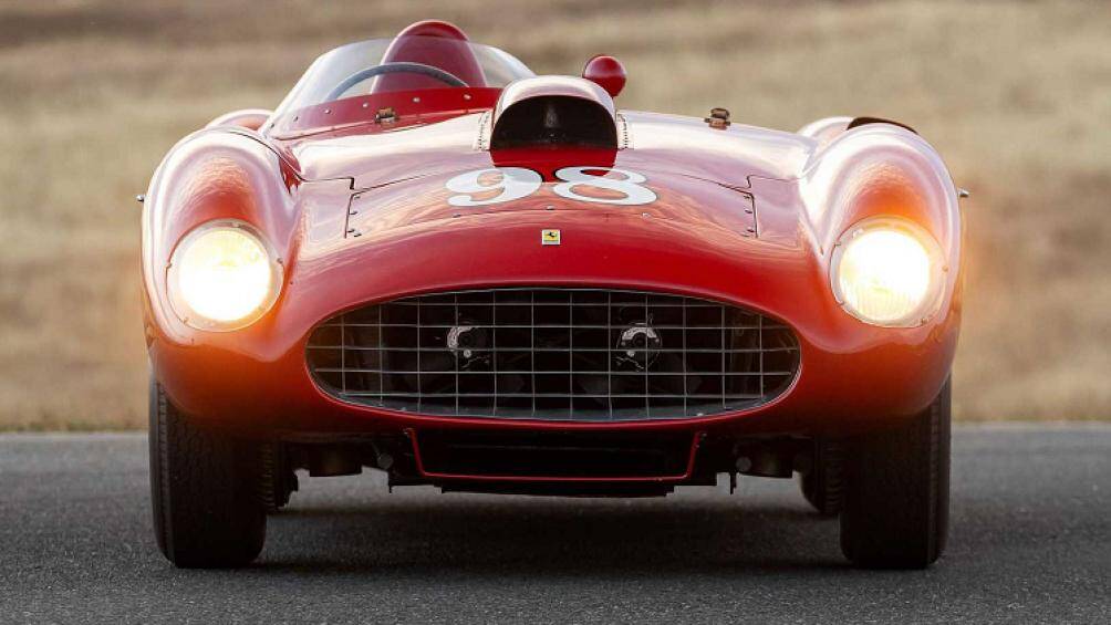 Để tối đa hóa mức công suất, Ferrari đã trang bị hai bugi trên mỗi xi lanh