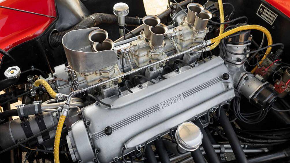 Mẫu xe được trang bị khối động cơ V12 4.9 lít và đây là động cơ lớn nhất mà Ferrari chế tạo cho đến thời điểm đó