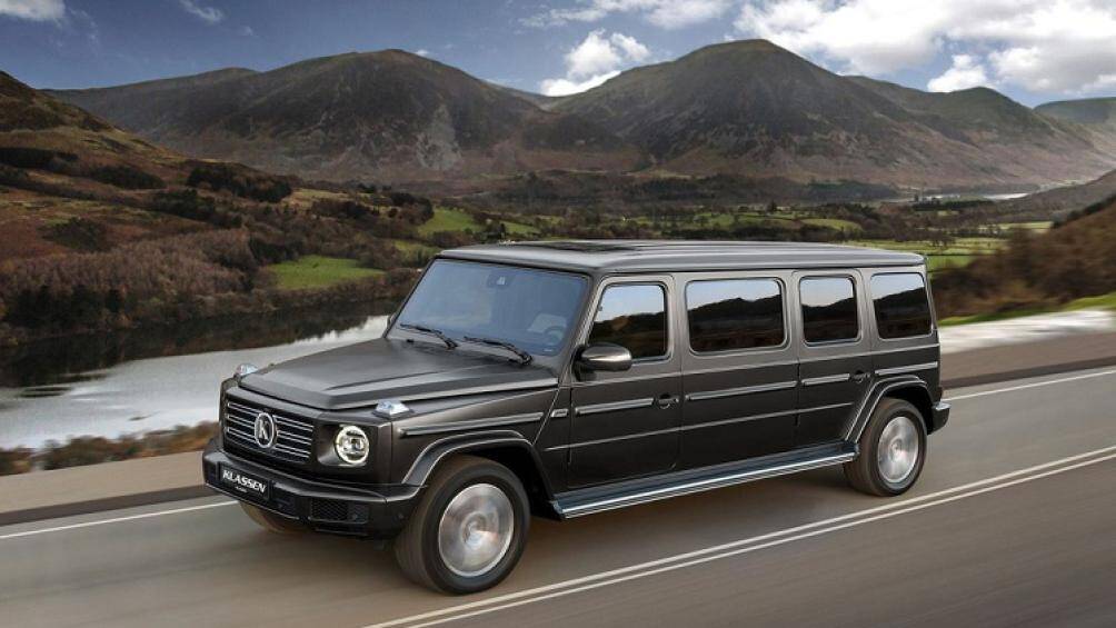 Với các phiên bản tiêu chuẩn, Mercedes-AMG G63 có thể tăng tốc từ 0 - 100 km/h chỉ trong 4,5 giây. Tốc độ tối đa đạt 220 km/h