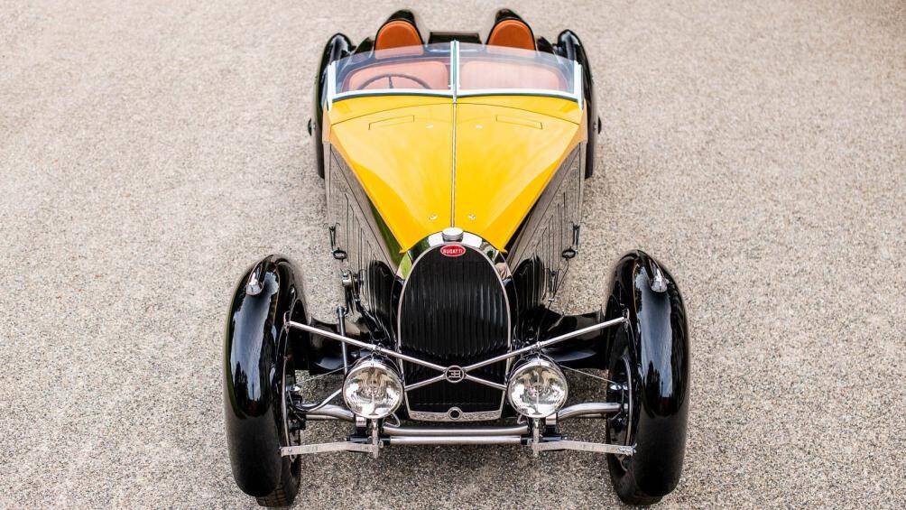 Thêm vào đó, mẫu xế cổ này mang trên mình màu sơn đặc trưng màu vàng đen - màu sắc yêu thích của Ettore Bugatti