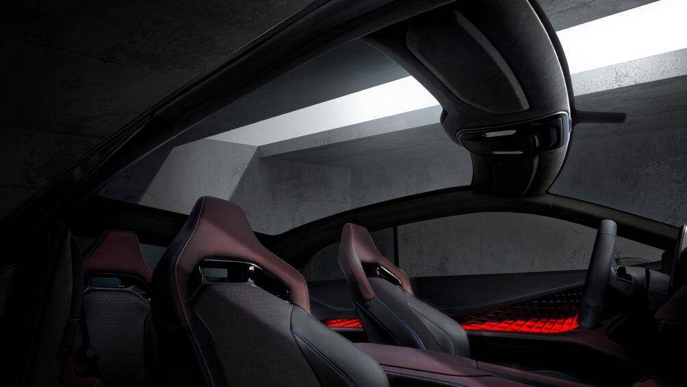 Bản concept cũng được trang bị màn hình hiển thị Head-Up lớn nhằm đem tới không gian nội thất bắt mắt