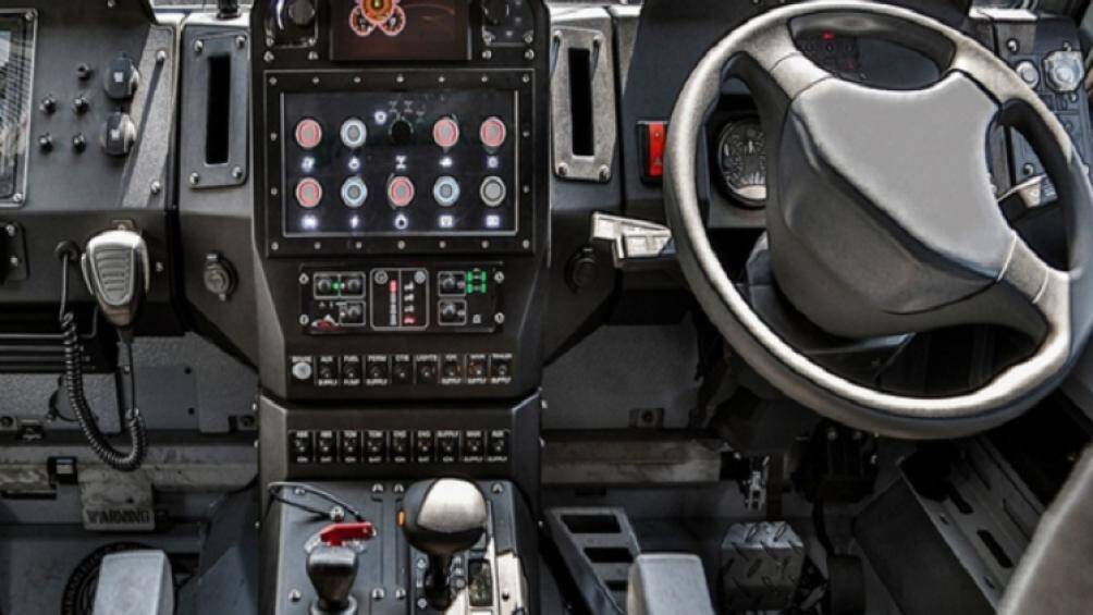 Vô lăng có thể dễ dàng chuyển đổi từ tay lái thuận sang tay lái nghịch (và ngược lại) trong vòng chưa đầy 2 giờ