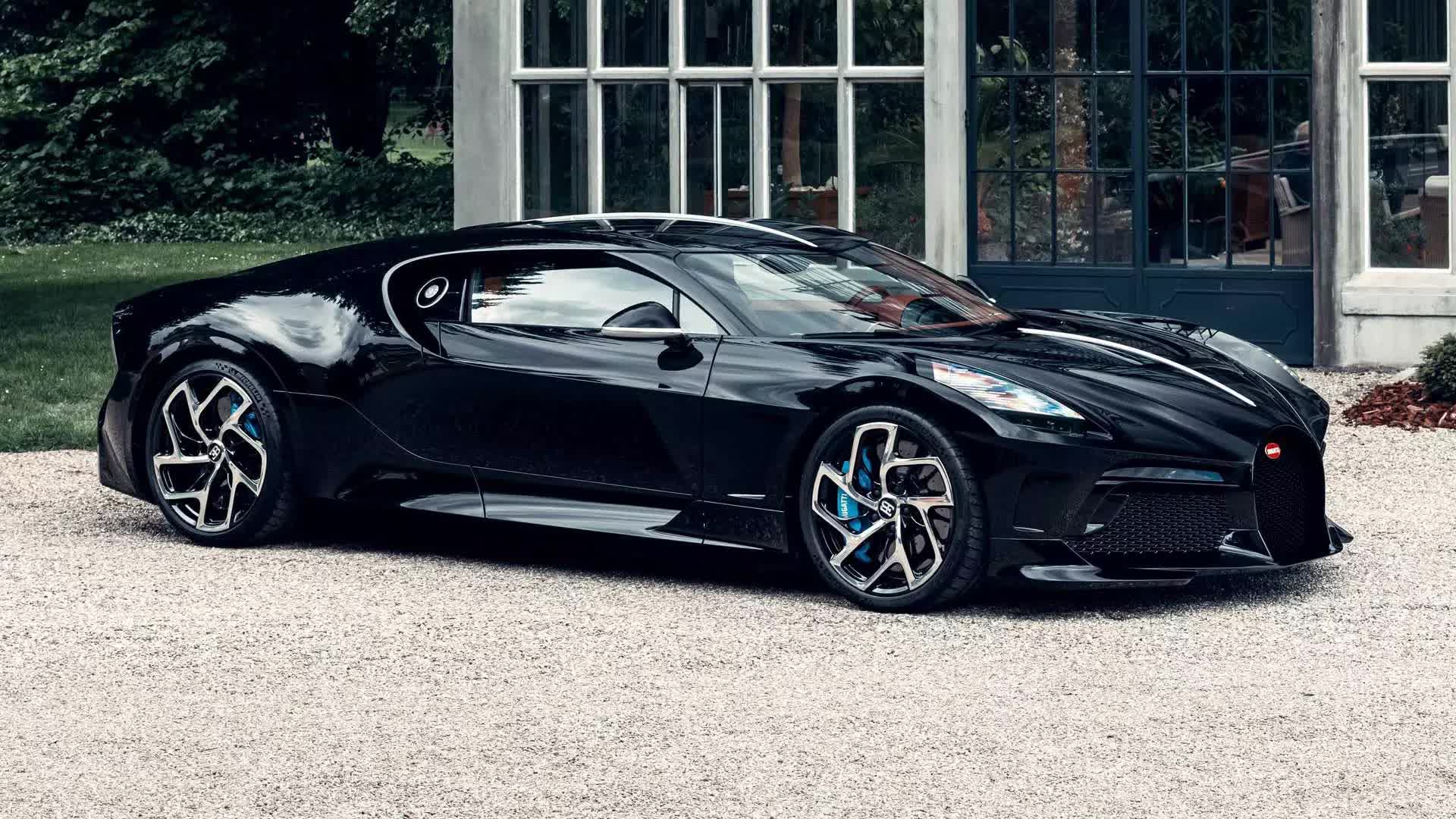 Bugatti La Voiture Noire được thiết kế để kỷ niệm 110 năm thành lập Bugatti. Xe có giá 18 triệu USD (422 tỉ đồng)
