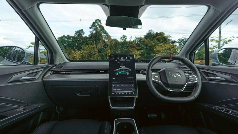 Màn hình cảm ứng trung tâm 14,6 inch, hệ thống âm thanh 6 loa