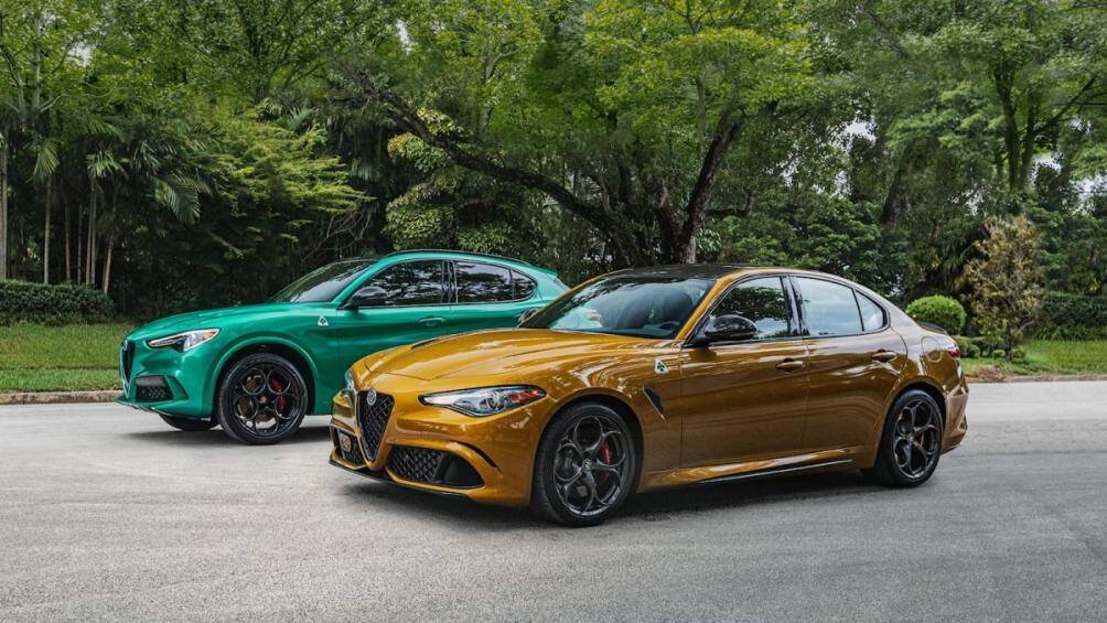 1. Alfa Romeo: Ocra Gt Tri-Coat (Vàng) hay Verde Montreal Tri-Coat (Xanh lá cây)