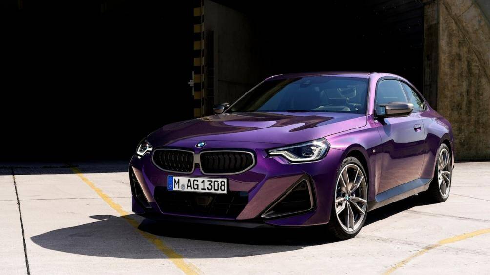2. BMW: Thundernight Metallic (Tím), Misano Blue Metallic (Xanh dương) và Toronto Red Metallic (Đỏ)