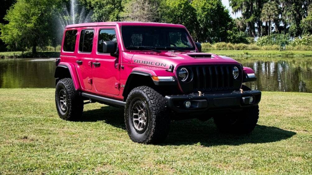 6. Jeep: Tuscadero Pink (Hồng), Firecracker Red (Đỏ), Snazzberry Pearl (Đỏ đô), và Sarge Green (Xanh lá cây)