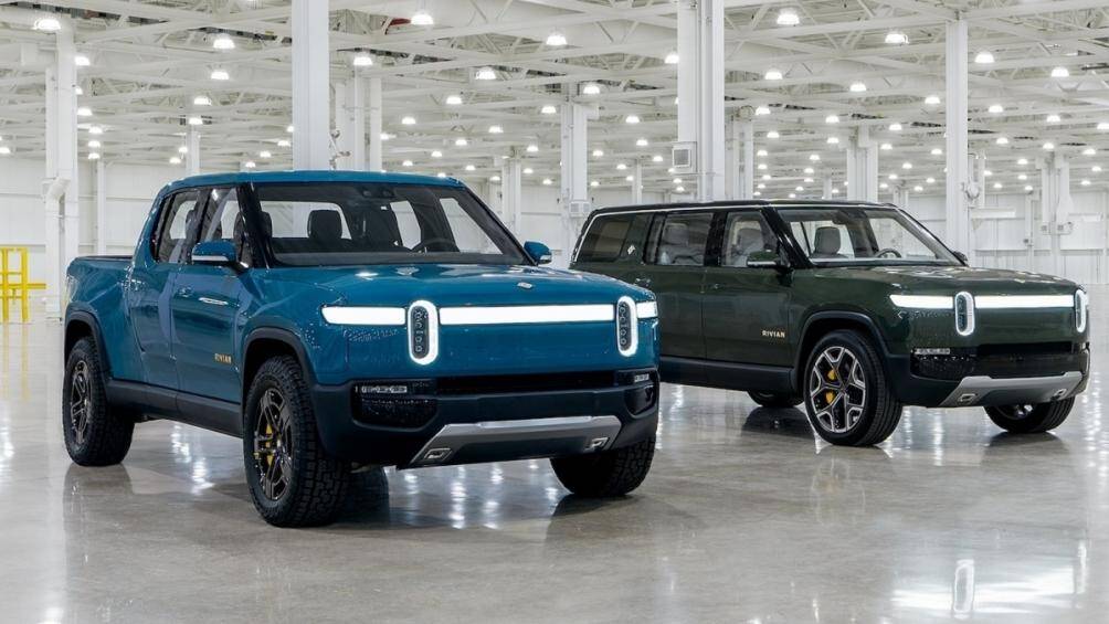 8. Rivian: Red Canyon (Đỏ), Forest Green (Xanh lá cây), Compass Yellow (Vàng) và Rivian Blue (Xanh dương)