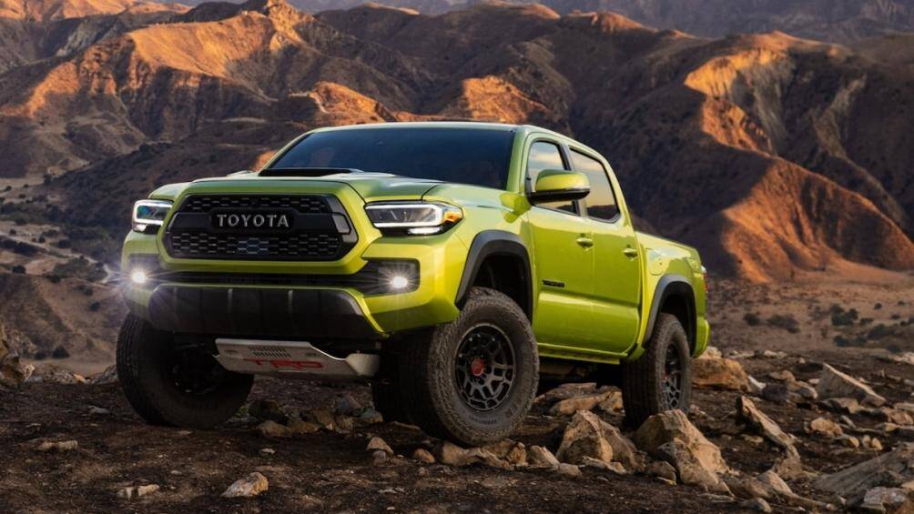 9. Toyota: Electric Lime Metallic (Xanh chanh ánh vàng)
