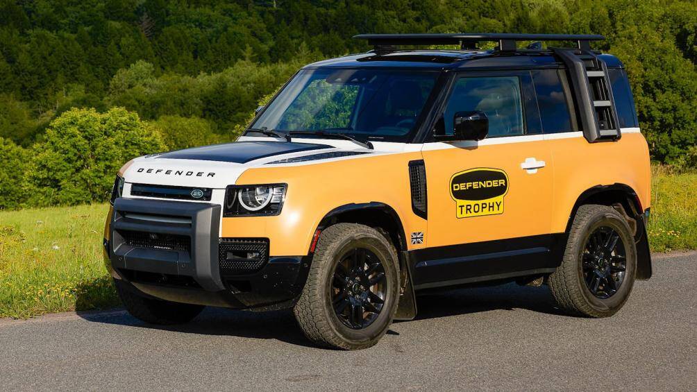 Land Rover vừa trình làng một phiên bản đặc biệt gợi nhớ về những chiếc xe địa hình Defender Trophy