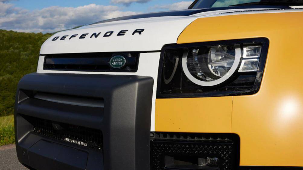 Gói ngoại thất màu đen mở rộng, móc kéo, hệ thống treo khí nén, gói địa hình cùng một số gói nâng cấp khác