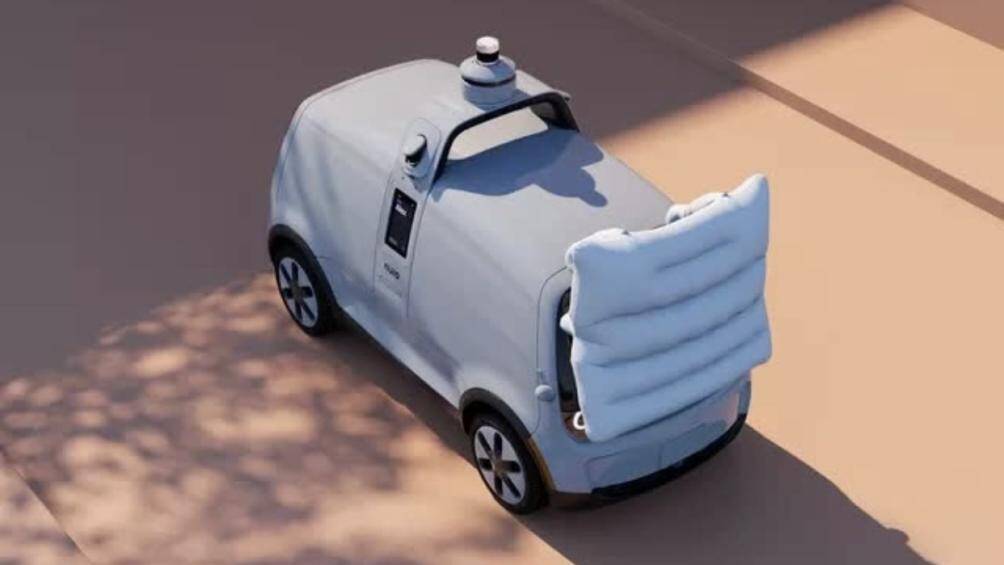 Điểm đặc biệt của chiếc xe thế hệ mới nhất này là có túi khí, nhưng ở phía ngoài xe