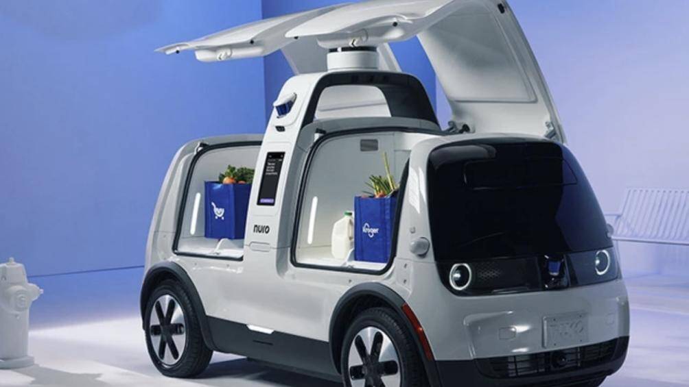 Chiếc xe có thiết kế khá đặc biệt với 2 cửa mở dạng cánh chim bố trí ở cùng một bên