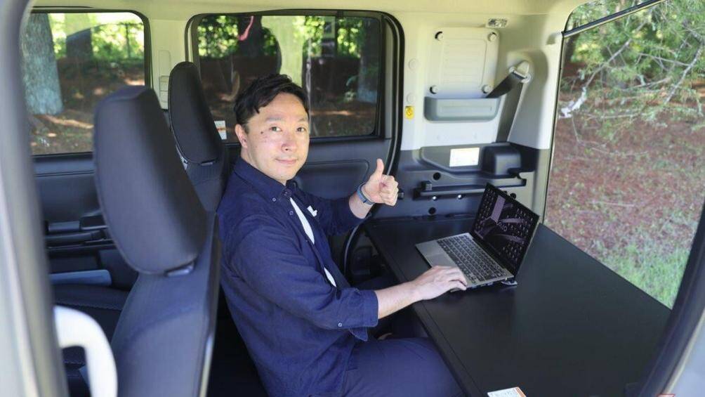 Đây là mẫu xe thương mại hạng nhẹ đầu tiên tại Nhật Bản có rèm cửa che nắng như thế này