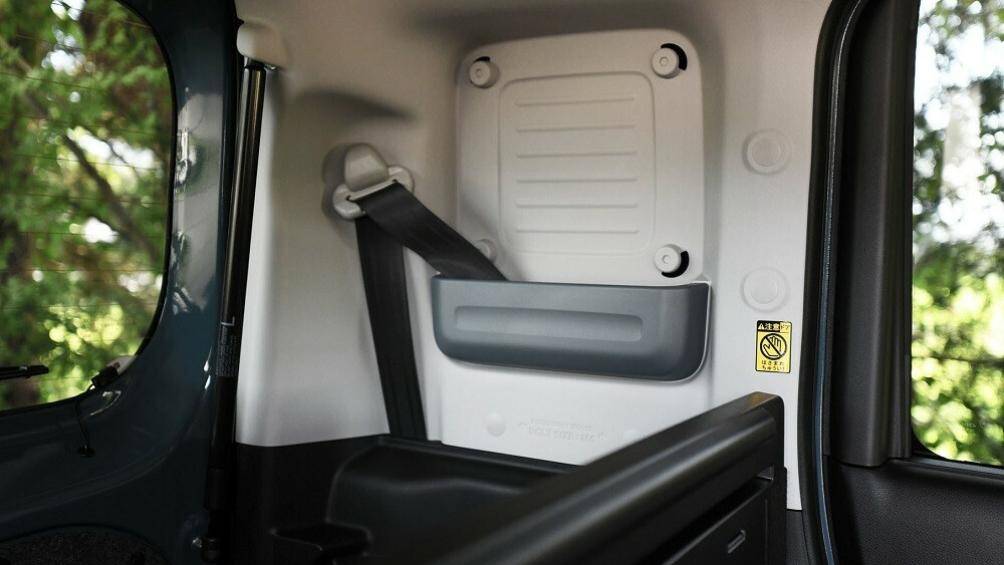 Tại thị trường Nhật Bản, Suzuki Spacia Base 2023 có giá dao động từ 1.394.800 - 1.667.600 Yên (khoảng 237 - 283 triệu đồng)