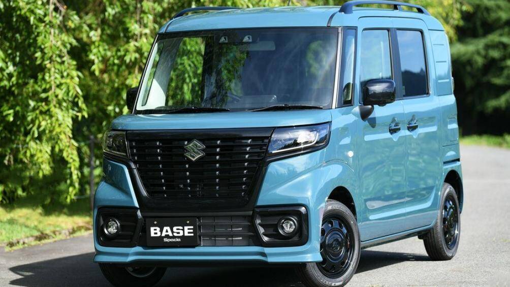 Để tăng thêm sự lựa chọn cho khách hàng Nhật Bản, hãng Suzuki vừa tung ra phiên bản Base mới của dòng xe kei car nhỏ gọn Suzuki Spacia 2023