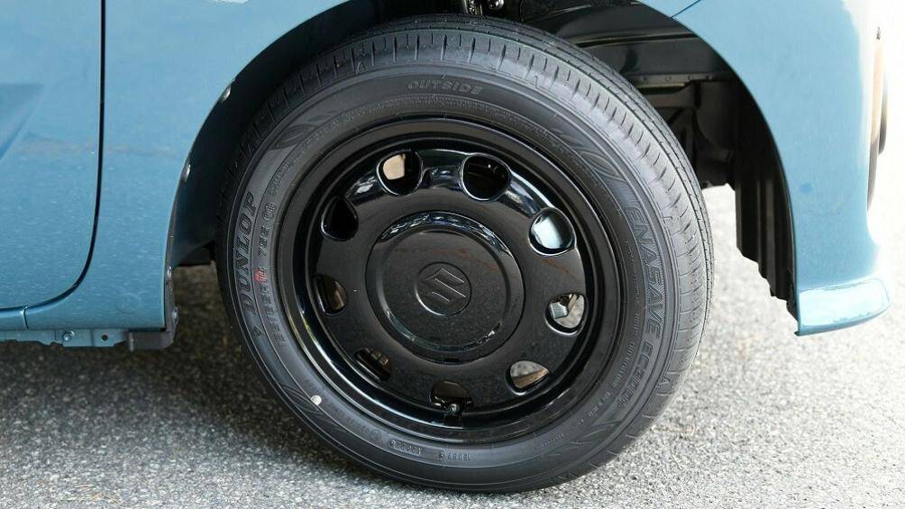 Xe dùng động cơ xăng hút khí tự nhiên, dung tích 660cc. Động cơ này tiêu thụ lượng xăng trung bình từ 3,87 - 5,3 lít/100 km