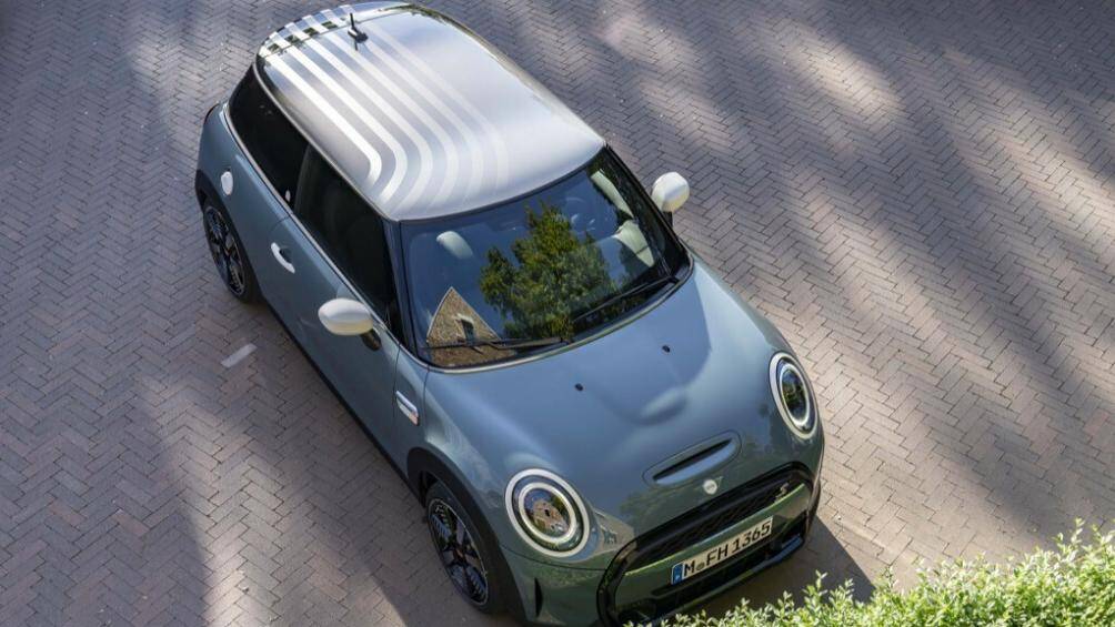 Công nghệ này cho phép nhà sản xuất ô tô áp dụng ba sắc màu