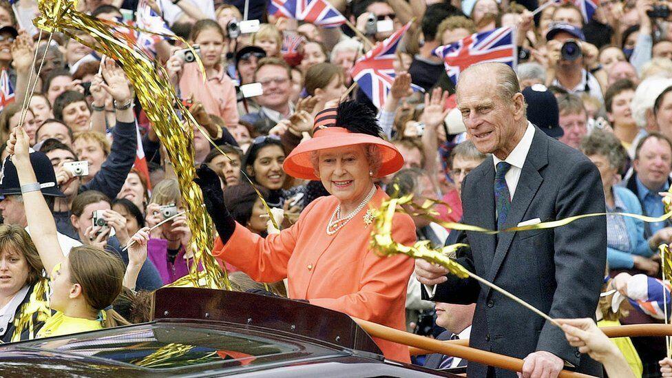 Nữ hoàng Elizabeth tham dự sự kiện mừng Đại lễ Vàng đánh dấu 50 năm trị vì vào năm 2002.