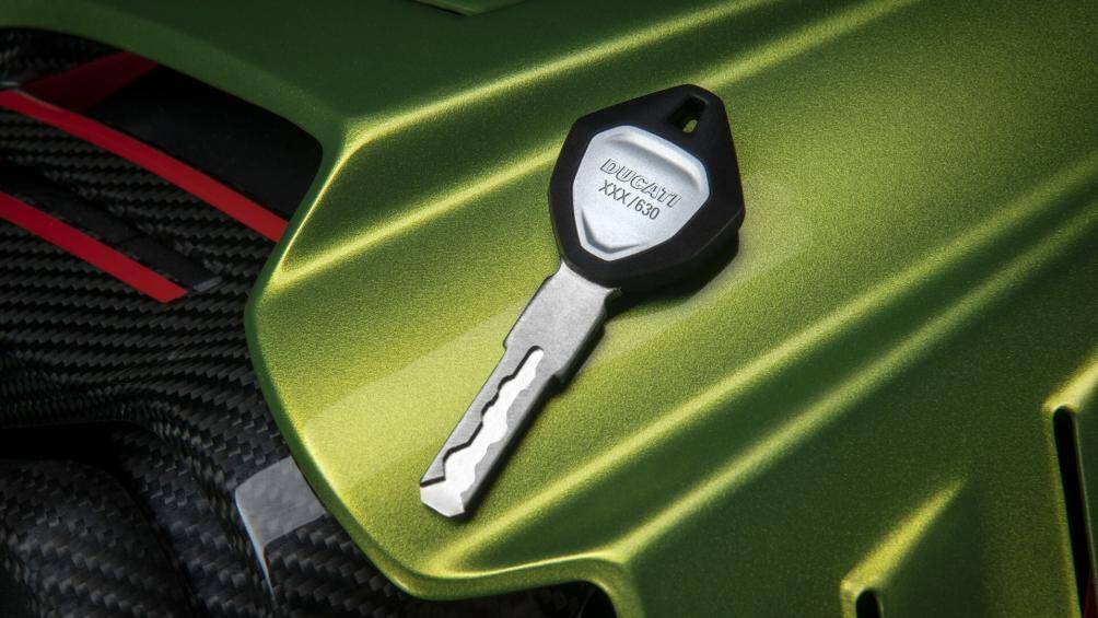 Thương hiệu cũng sẽ bán ra khoảng 63 chiếc xe đặc biệt được gọi là Ducati Streetfighter V4 Lamborghini Speciale Clienti