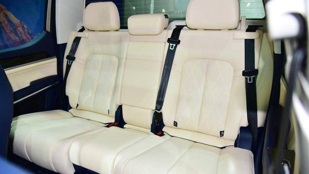 Ghế trước và ghế sau của xe đều có tính năng sưởi, làm mát. Ghế sau của xe còn có cả tính năng chỉnh điện
