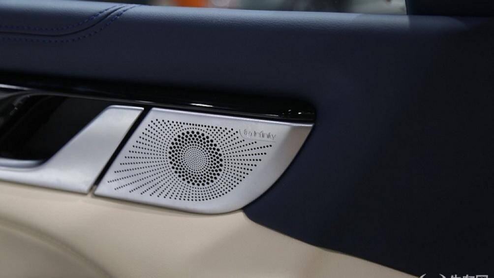 Điểm nhấn còn lại của GWM Shanhai Cannon là tính năng ra lệnh bằng giọng nói, nhận diện khuôn mặt, màn hình hiển thị thông tin kính lái...