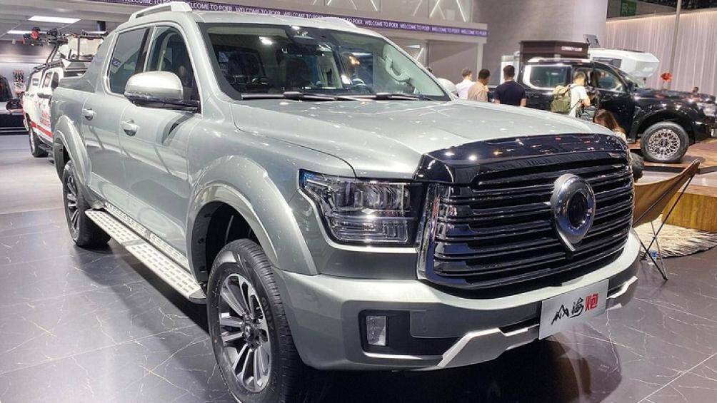 Bên sườn, GWM Shanhai Cannon được trang bị chắn bùn trước "cơ bắp" và hốc bánh nổi bật. Nằm bên trong hốc bánh là bộ vành hợp kim đa chấu