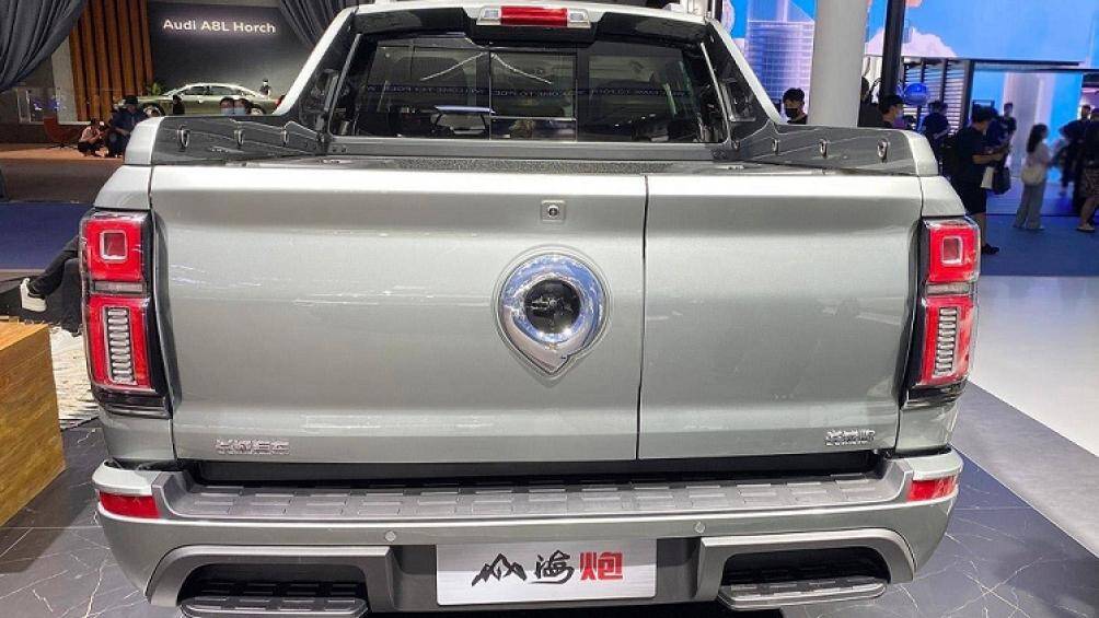 Cuối cùng là động cơ xăng V6, tăng áp, dung tích 3.0L với công suất tối đa 348 mã lực và mô-men xoắn cực đại 500 Nm