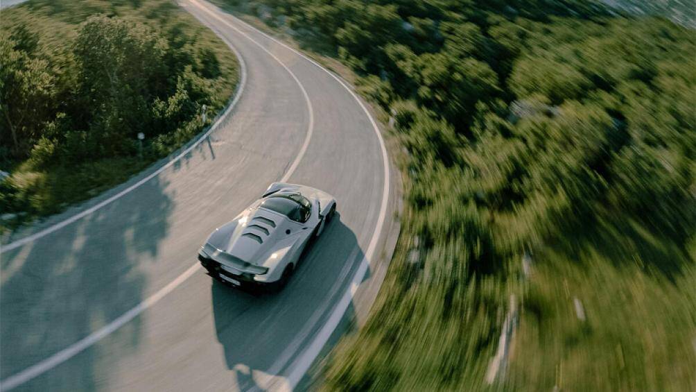 Giá xe KTM X-Bow GT-XR 2023 khởi điểm từ 300.000 USD (khoảng 7 tỷ đồng). Dự kiến mỗi năm chỉ có khoảng 100 chiếc được sản xuất