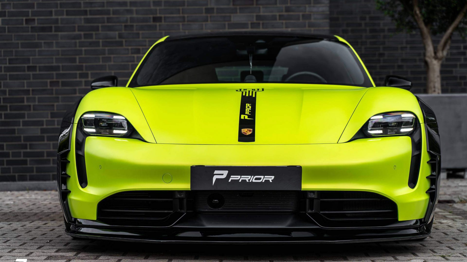 Toàn bộ 10 trang bị của gói độ được bán với giá 8.950 Euro hoặc khách hàng có thể đặt hàng một số bộ phận riêng lẻ