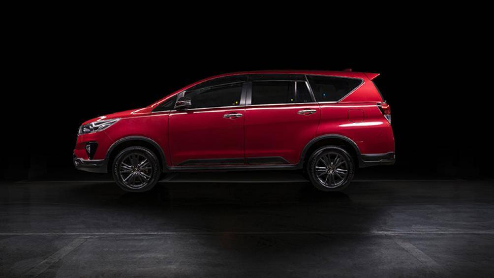 Phiên bản cao cấp nhất là 2.0X được bổ sung thêm vành hợp kim 17 inch, đi cùng lốp 215/55. Đèn pha, đèn định vị, đèn sương mù đều là công nghệ LED